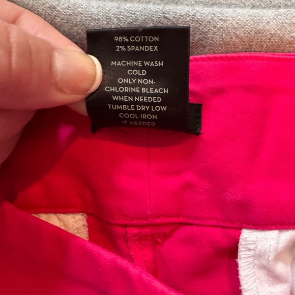 EUC Ann Taylor SIGNATURE pink chino shorts 12! - Picture 6 of 9